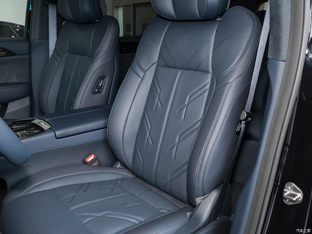 2026 Zeekr 009 — Zeekr 009 rear passenger seating, for export